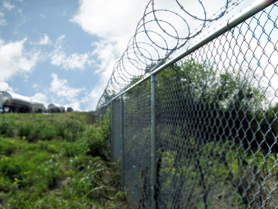 Razor-Wire-Chain-Link-Fence-2