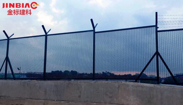5 Critical Tips to Prevent Your Wire Mesh Fence from Wear and Tear